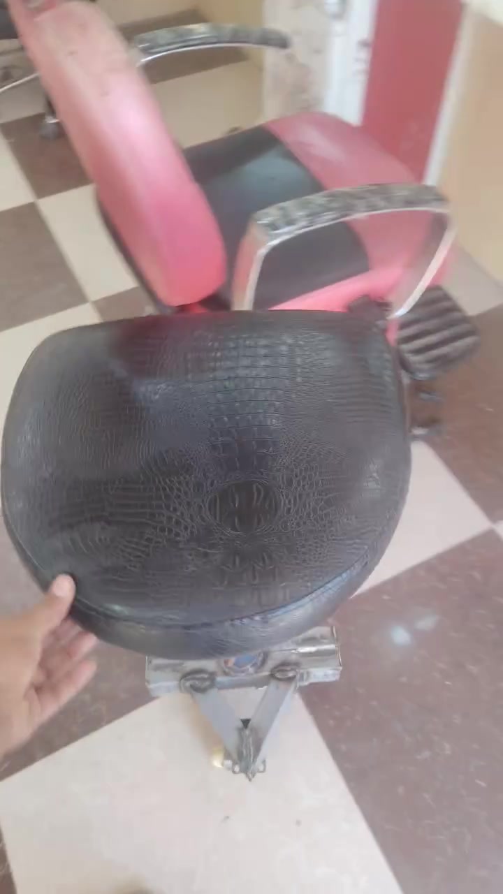 السلام عليكم
كرسي نضافته كدام العين هوا وكرسي مال حلاق متحرك 
سعر كلش مناسب ابيع مستعجل 
العنوان الموصل القياره قاطع السبعاووين


**إذا كنت صاحب هذا الإعلان وتريد حذفه لأي سبب، رجاءا أرسل رسالة إلى الدعم الفني**