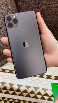 ايفون 11 برو ماكس مكفول  ماعدا دكمة الصامت واكفه السعر 275  الف0776169...