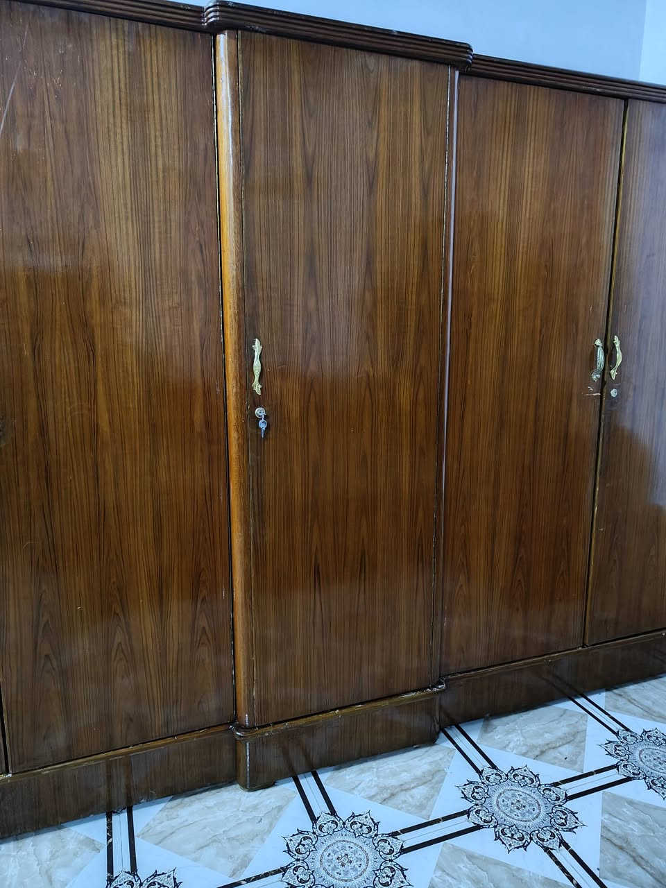 غرفة نوم 
5 ابواب خشب ثقيل
السعر 650 
موصل حي الانتصار
***********
***********
