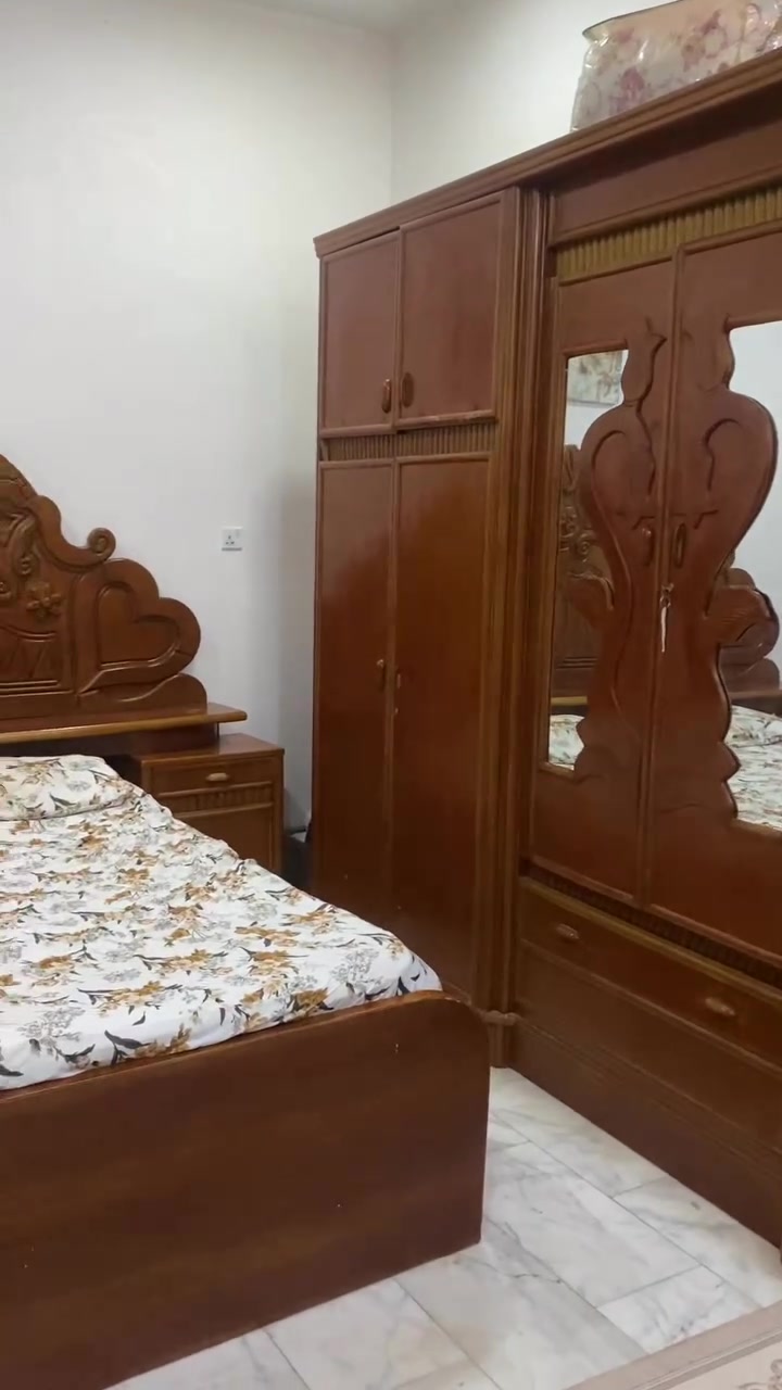 غرفة نوم بحالة ممتازة للاستفسار الاتصال بالرقم ***********
