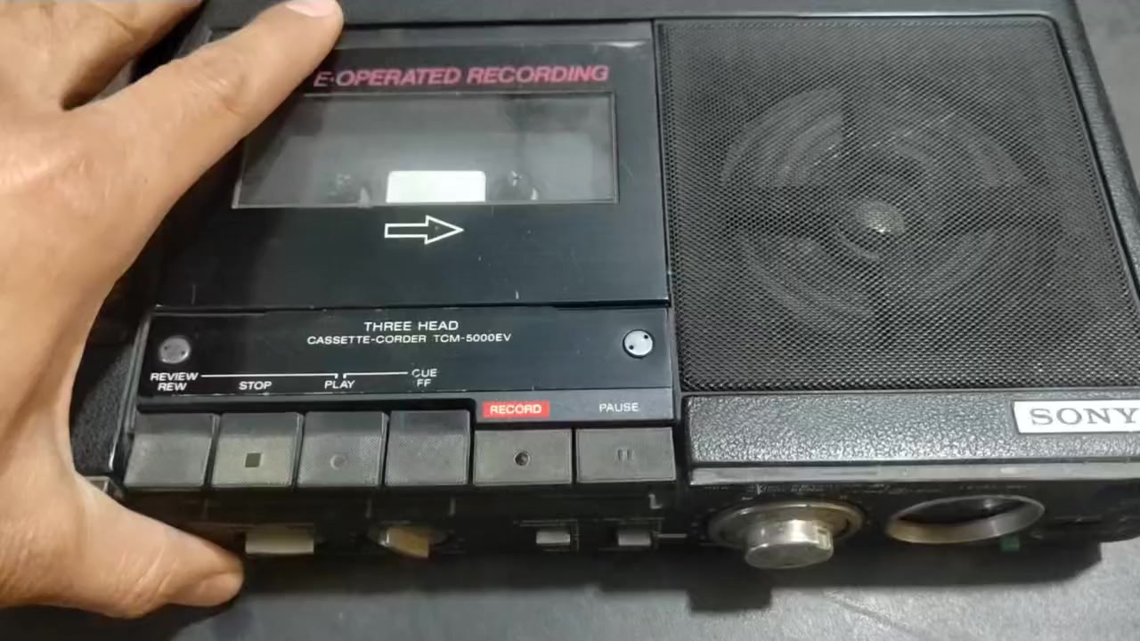 مسجل سوني مايشتغل
والجلدة مالته موجودة 
ماعارضه على مصلح ومااعرف عطله والله
السعر مع التوصيل  45 الف
للتواصل  ***********
