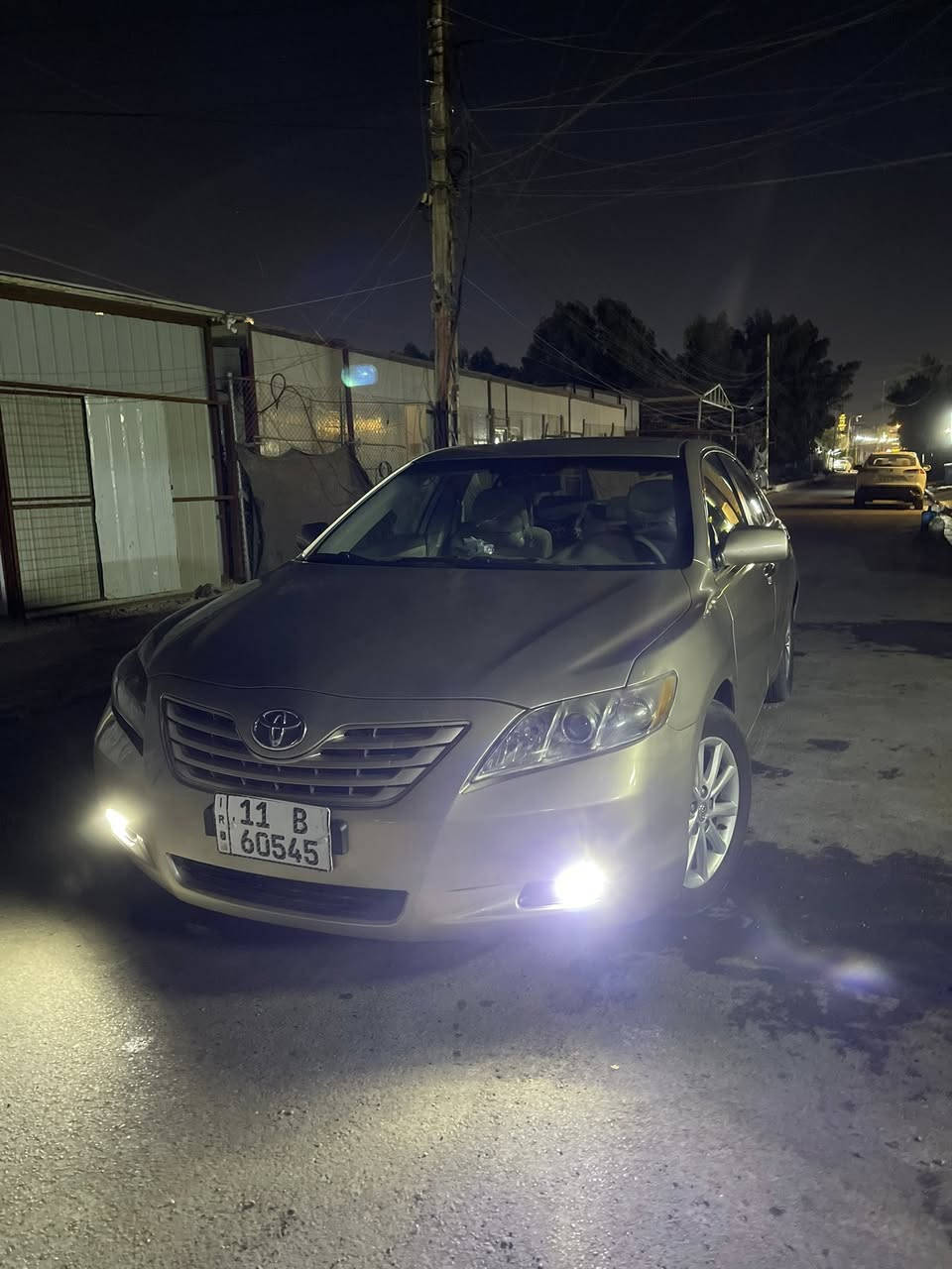 سلام عليكم كامري 2007 وارد امريكي 4سلندر le ماشي 169كير ومكينه خير من الله تبريد ثلج نظيفه نصبتها حلوه كلشي بيها بلادي السياره النقص الوحيد الي بيها فقط تدفئه سلايد بيها السياره مصبوغه حزام مصفره غرامات سنويتها بسمي تايرات نظاف بطارية جديدة السعر 88 مكاني بغداد الغزالية 
***********
