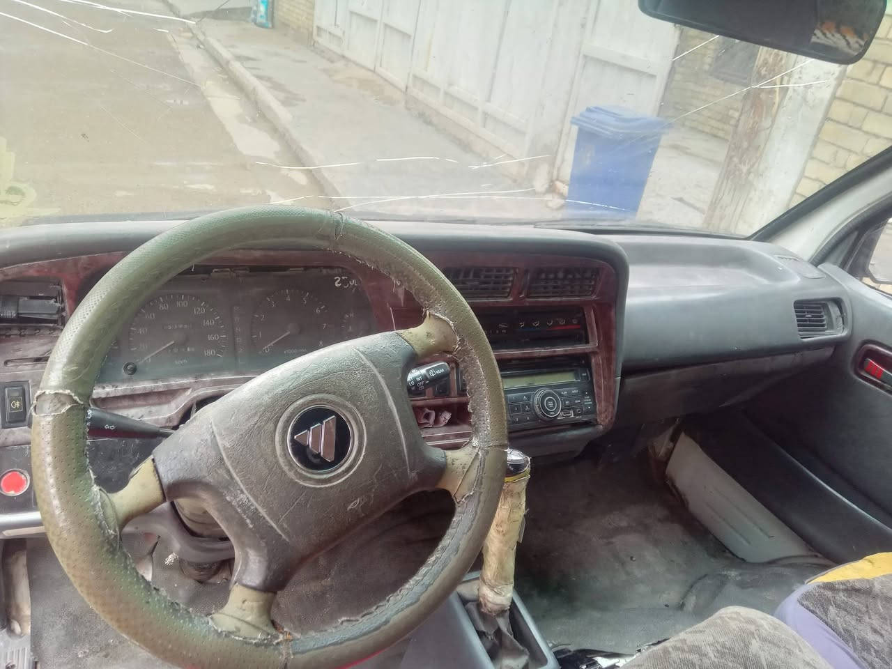 السلام عليكم فتون 2009 للبيع رقم بابل احمر ما اندل راعيها كوم حديد مكينه ونجي سته كير عادي لا تنقيص ولا تبخير تخم تاير جديد صدر أمامي خلفي جديد كير اكسن مكفولات والكشر كدام العين مكاني بغداد العبيدي ***********
