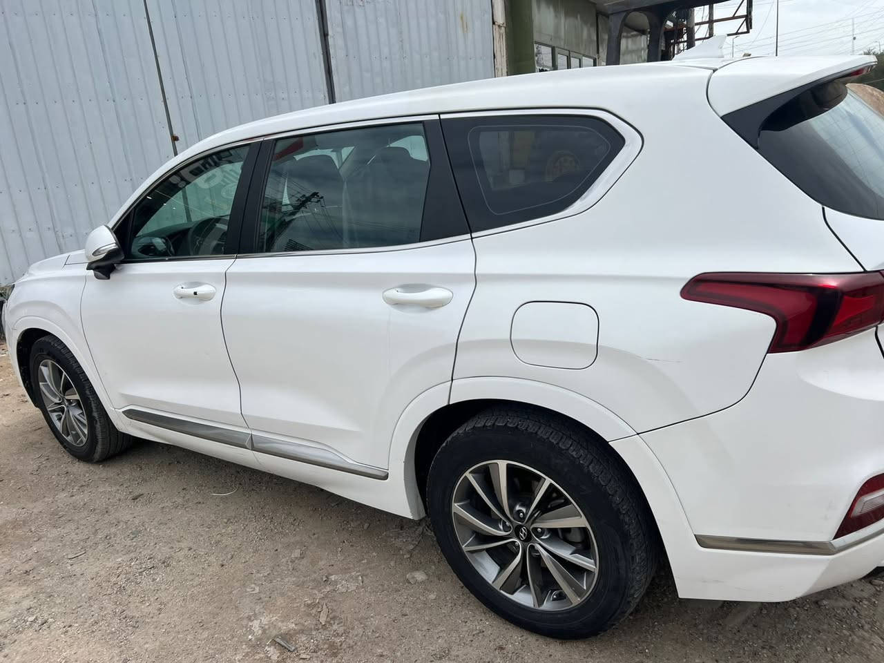 سنتافي موديل 2019
تدفئه تبريد كشنات 
بصمه تشغيل
مري شفط
السونر مرفق بلصور 
مكان بغداد شارع فلسطين 
السعر 153
***********
