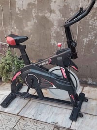 جهاز بايسكل نظيف وغير مستخدم باقي بطارمة البيت ماخذته ب١٨٠ واريده ب١٠٠...