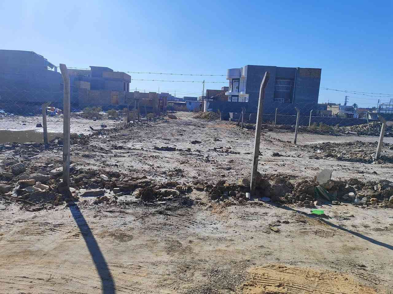 السلام عليكم قطعه للبيع بالبكرلي بشارع الغسل  طابو زراعي سند 25 مساحتها 220 متر قطعه مدفونه ومرتبه 
موقعها بداية شارع الغسل تبعد عن الشارع العام 75 متر مسيجه 

////////*****//////
سعرها 35 وبيها مجال 
للاستفسار الاتصال على الرقم *********** حسين المعموري
