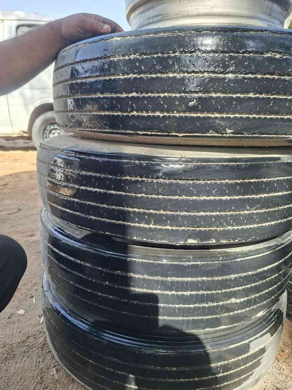 السلام عليكم
ويلات 17.5 ياباني اصلي مال حاويه السعر 40
تايرات حاويه  225/80/17.5 السعر زوج 140
مكاني النجف 
***********
