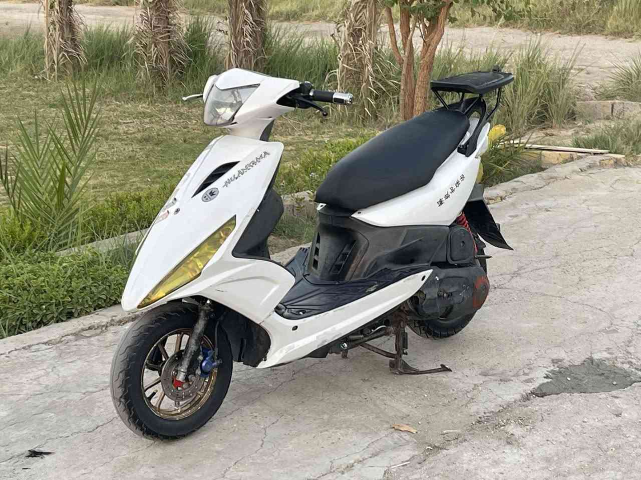 سلام عليكم
ماكس مظلع ياباني
دراجه جديده بمعنه الكلمه
مكينه مامفتوحة 49 بلادية
مكينه ناعمة
كفرات كله بلاد مختمات 
دراجه بعدهة جديده 
سعر 650 وبيهة مجال 
متوازي عل بيعتهة 
رقم ***********
مكان بابل ناحية النيل
