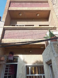 نصف قطعه للبيع شرك طابقين خامس بيت عل شارع الفرع العريض قطاع 79 (07706...