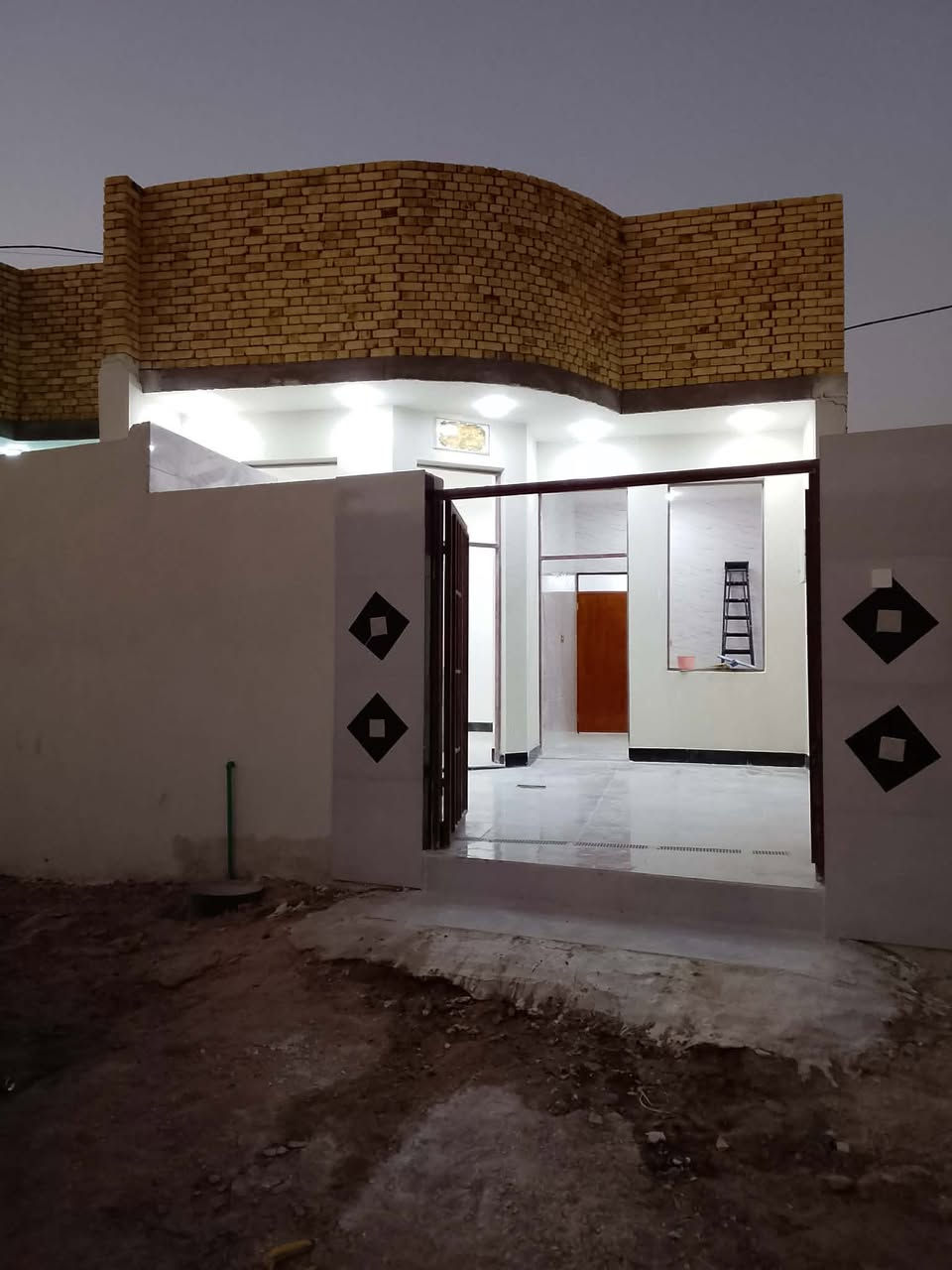 يالله
اللهم صل على محمد وال محمد
بيت زراعي طابوك صب كونكريت بيت مية متر غرفه ومطبخ وصاله ودوانيه واستقبال بيت جديد متوفرا بي كافة الخدمات السديناوية شارع البانزين خانة السعر53 وبي مجال رقم ***********#السديانويه#
