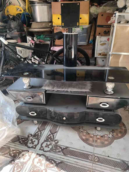 السلام عليكم ميز تلفزيون استعمال قليل نظيف حيل سعره 40 وبي مجال مكاني حي فلسطين95 تواصل خاص او اتصل ***********
