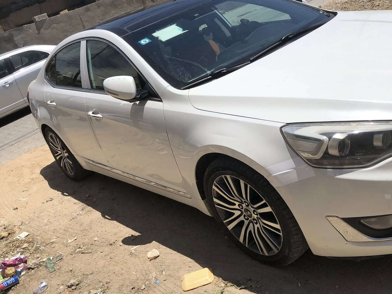 كيا كادينزا
موديل 2014

امريكيه 
بيها البنيد مبدل ومصبوغ وباب السايق بارد
رقم بغداد الدولي  ابسمي 

-تشغيل بصمة مع بصمة الابواب الامامية

-انارة بالمرايات والابواب الامامية

-كاميرا وحساسات خلفية

-بردة خلفية متحركة

-تبريد قطعتين

-تخم تاير جديد

-كشنات كهربائية جلد تدفئه

-تحكم كامل بالستيرن

-شفتات ستيرن رياضي 

-سماعات انفنتي 

-اشاير مري+شفط

مكاني بغداد المحموديه

السعر 120 وبيها مجال

***********

0787 198 4638
