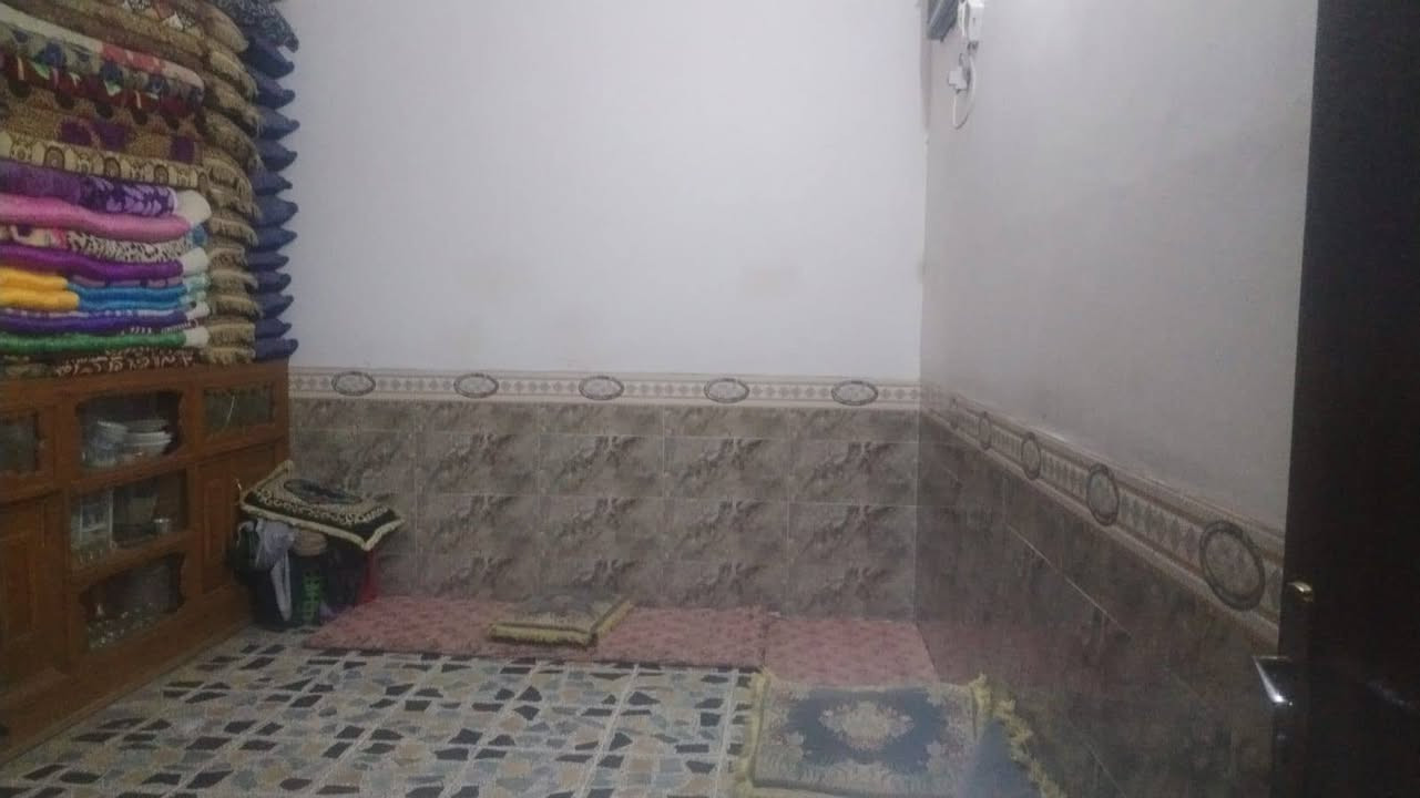 مشتمل طابق واحد مرتب شفل ٢٠٢٤ بناء طابوق الارضيه كاشي السعر ٦٨ وبيه مجال خلف عمارة الجنابي عالي عن الشارع الاتصال ***********@ ***********
