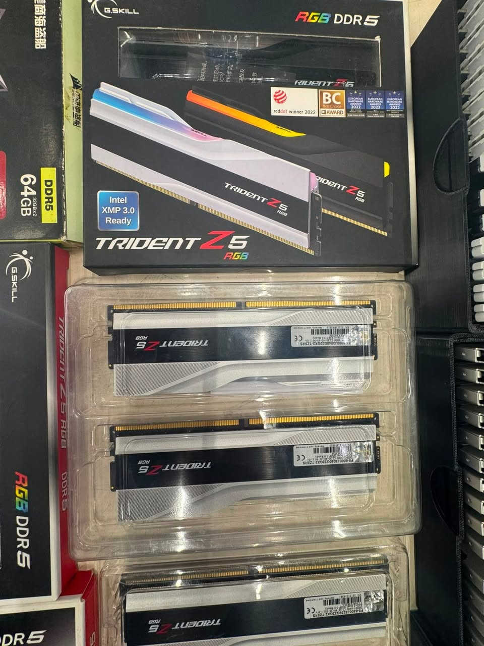 🔥 رامات DDR5 جديدة متوفرة وبأسعار منافسة 🔥

✅ جميع الرامات جديدة 100%
✅ ضمان 6 أشهر
✅ أداء ممتاز للألعاب، المونتاج، والاستخدام الاحترافي
✅ الكمية محدودة

📦 الأسعار:

🔹 G.Skill DDR5 16GB×2 5600MHz — 340$
🔹 G.Skill DDR5 16GB×2 6000MHz — 365$
🔹 G.Skill DDR5 16GB×2 6400MHz — 390$
🔹 G.Skill DDR5 16GB×2 6800MHz — 405$
🔹 G.Skill DDR5 16GB×2 7200MHz — 450$
🔹 G.Skill DDR5 16GB×2 7800MHz — 495$

🔹 Acer Predator Elite 2×32GB 6000MHz CL30 (Original Box) — 745$

🔹 KingBank RGB DDR5 16GB×2 6000MHz — 350$
🔹 KingBank RGB DDR5 16GB×2 6400MHz — 370$

🔹 KingBank / Asgard DDR5 8GB 5200MHz — 130$
🔹 KingBank / Asgard DDR5 8GB 5600MHz / 6000MHz — 140$

🔹 Kingston / Corsair DDR5 16GB 5600MHz RGB — 225$
🔹 Kingston / Corsair DDR5 16GB 5600MHz Non-RGB — 235$

📩 للحجز أو الاستفسار راسل الصفحة أو تواصل على الخاص.
🚚 يتوفر شحن إلى جميع المحافظات.
💯 السعر مقابل الجودة… والضمان يضمن راحة بالك.


**إذا كنت صاحب هذا الإعلان وتريد حذفه لأي سبب، رجاءا أرسل رسالة إلى الدعم الفني**