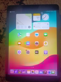 ايباد ٩ • ٢٥٦ • شاشة مكسورة