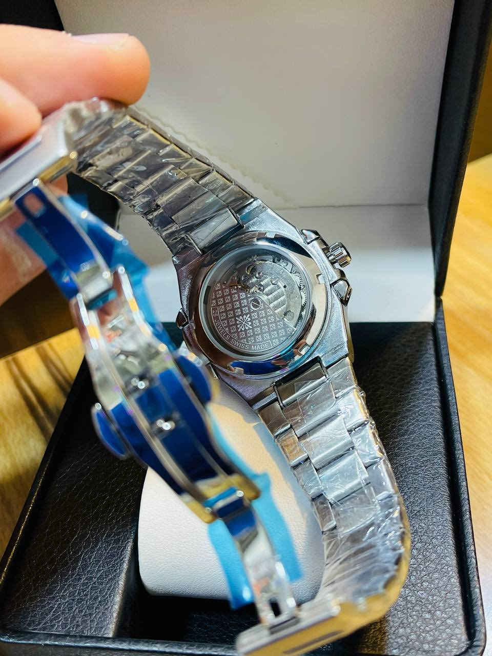 ساعة باتك فليب-Patek Philippe ♣️
- صناعة سويسرية 🇨🇭
- مكينة اوتماتيكية كشف 
- مينا بني قلب مفتوح 
- هيكيل تيتانيوم 
- سير ستانلس ستيل مقاوم للصدأ 
- مؤشرات لامينوس و كرستال
- زنبلك مختم بالشعار 
- وزن ثقيل و مقاومة للماء 

السعر : 40 ألف مع التوصيل 🚚


**إذا كنت صاحب هذا الإعلان وتريد حذفه لأي سبب، رجاءا أرسل رسالة إلى الدعم الفني**