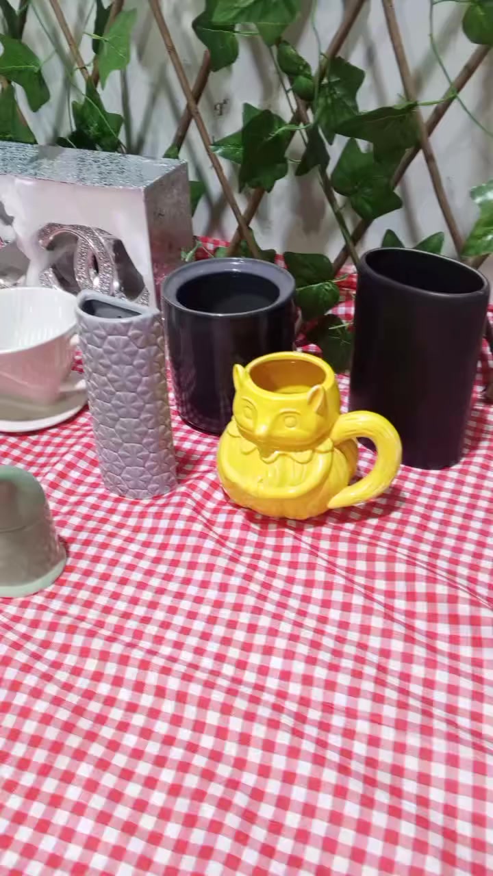 هذني متوفرات سعر كارتون وا.حد. 35
متوفر توصيل لجميع المحافظات العراق مجاني  لحجز واتساب مراسله فقط ***********
