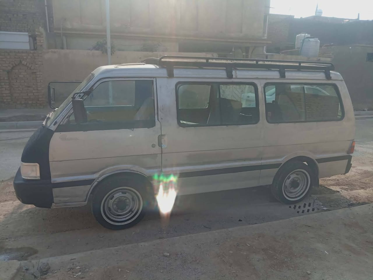 سلام عليكم كيه بسته للبيع موديل 92 بيع كوم حديد. مكينه وكير خير من الله وتخم تاير دوشمه جديده حدايتهه جديده مكان السياره واسط كوت  الاتصال ع هاذا الرقم ***********
