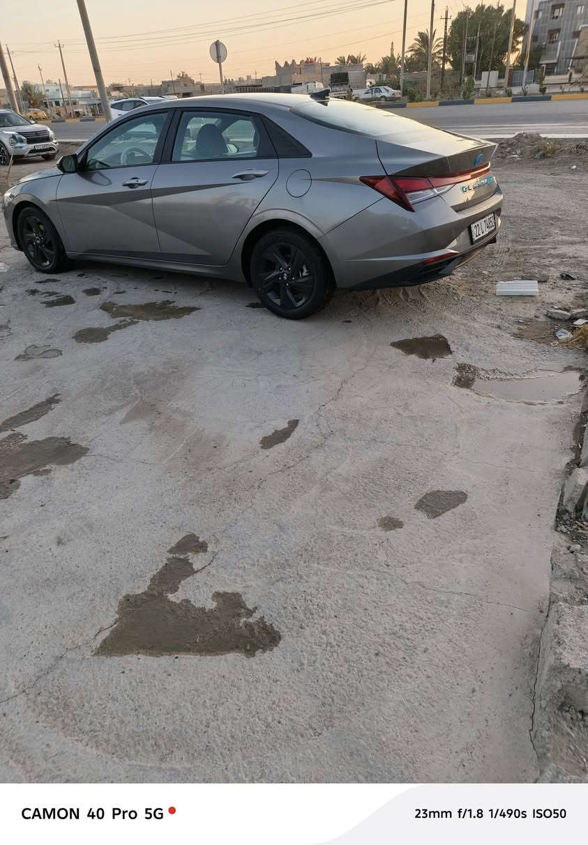 سلام عليكم
النترا موديل 23 ماشيه 60 حقيقي
رقم أربيل، السياره بسمي 
بدون ايرباك صور الحداث مرفقه في الصور 
السعر 155 وبيه مجال
للتواصل ع رقم 
***********
