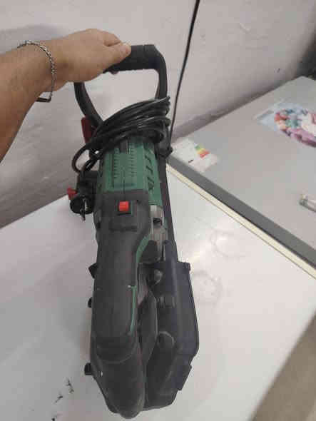 يالله سلام عليكم 
مينشار شريطي معدني 
شغال كلشي مابي عده هاي لقاعده مالته مكسوره 
حط سعر وخذه  ماعندي توصيل 
مكاني ديالى بعقوبه كاطون رازي 
***********
