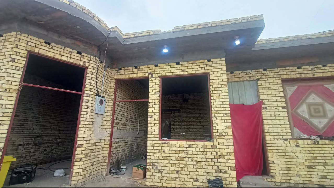 سلام عليكم بيت بحي الجوادين النزلة الثالثه قريب ع شارع العام 500 متر
مساحة البيت 260 يحتوي ع ثلاث غرف اكبار وصالتين ومطبخ وحمامات دااخليه وخارجيه وديوانيه 8/60
الشراي يجي خاص او تصال  ‏‪***********‬‏
