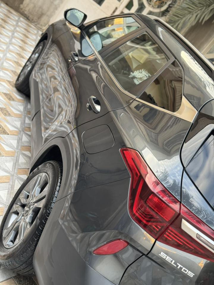 السلام عليكم كيه سيلتوز موديل 2023وارد امريكي السياره فول مواصفات تشغيل عن بعد رادارات حادث فقط الدركه مال ستيرن فقط السياره خير من الله رقم بغداد الدولي  حلوه محرك 1600 مكاني ديالى بعقوبه رقمي ***********
