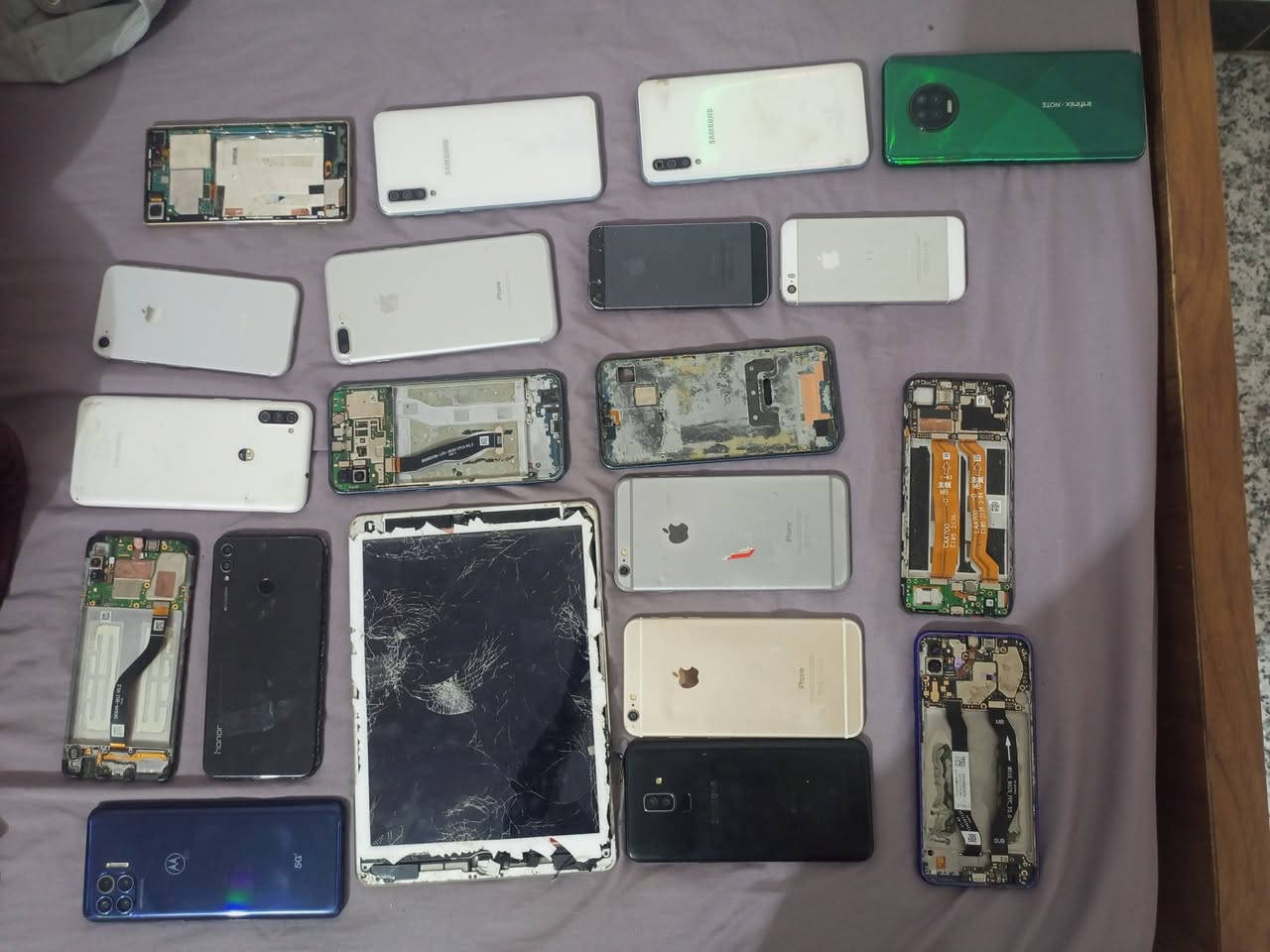 اجهزه نقص شاشات فقط
القطعه على 15 
الايباد 50


**إذا كنت صاحب هذا الإعلان وتريد حذفه لأي سبب، رجاءا أرسل رسالة إلى الدعم الفني**