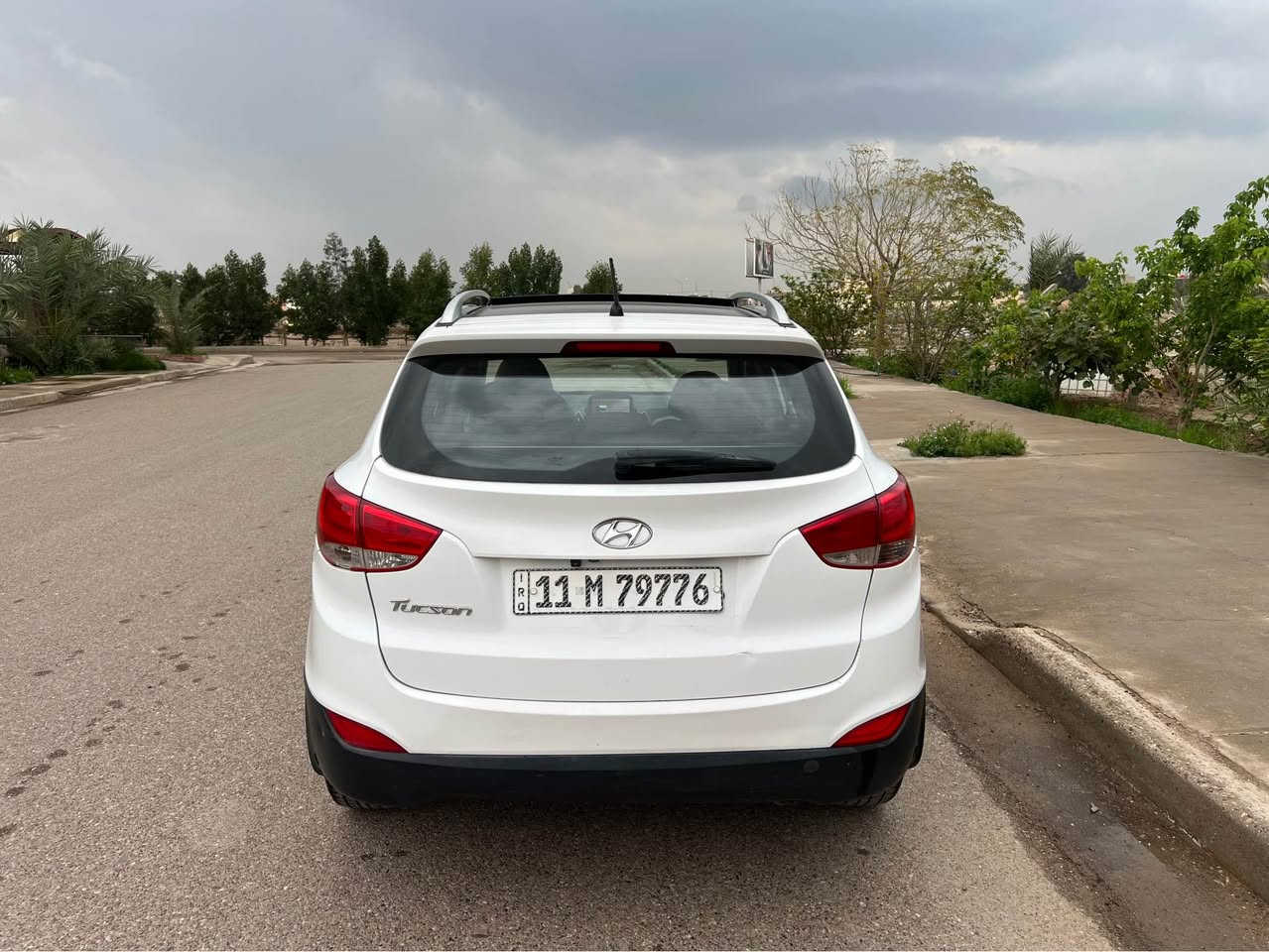 السلام عليكم 
للبيع او مراوس حسب القناعه 
(هونداي توسان )
موديل 2016 رقم بغداد
وارد خليجي محرك 2000. دوش
ماشيه 120 
بيها صبغ خشم البنيد اثر طخه جدا بسيطه 
وبيها الهلال الخلفي كد شبر 
وباقي السياره جاهزه من كل النواحي اي نقص مبيها 
السعر 147 وبي مجال مكان السياره بغداد المحموديه 
للاستفسار ع.  *********** بغداد, العراق
