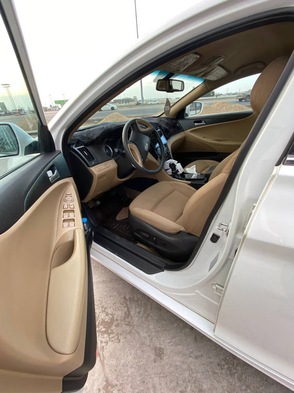 السلام عليكم
سوناته خليجي
فول ماعده لفتحه
مديل 2015 
محرك.  2400  دوش
رقم بغداد نكليزي 
// بسمي سيارة
سيارة كفاله عامه
// كشن كهرباء
// داخل  عسلي
//تحكمات ستيرن 
// شفتات 
// اشاير بالمري
// شاشة و كامرة
حساسات 
 مكاني بصرة
شراي يخابر ع رقم
***********
