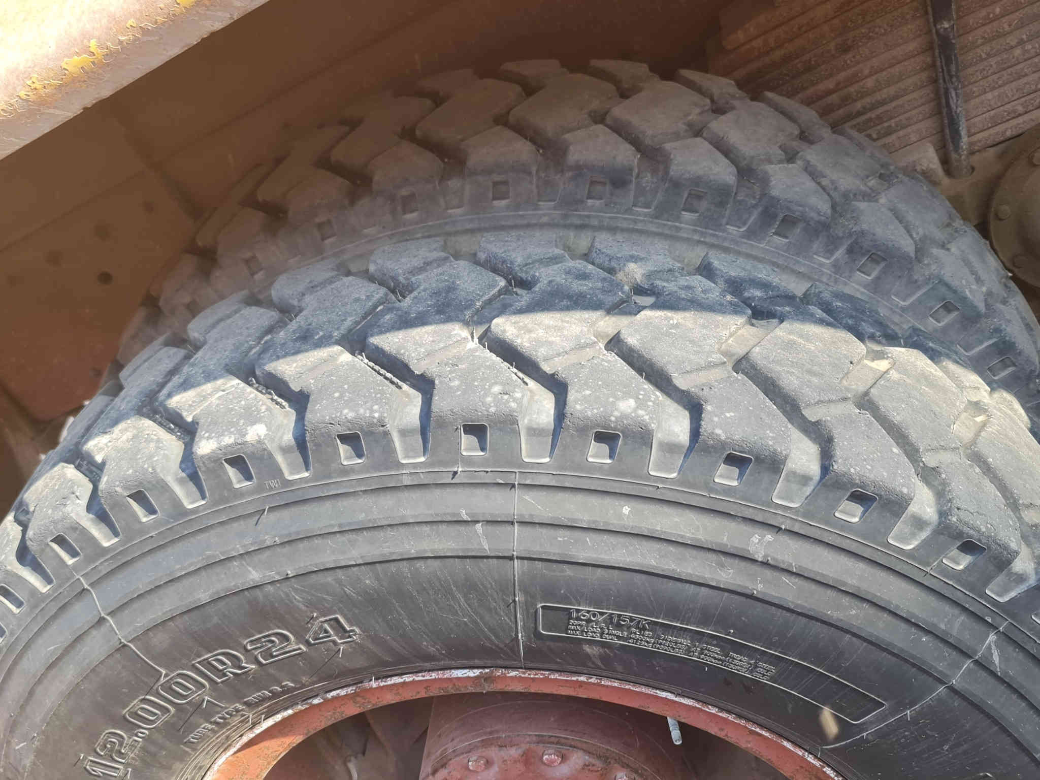 تايرات مستعمله للبيع نظيف ومكفول 
كامل هوة وجوب وويل الماني شرط  

تاير كامل بس شد 

سعر الزوج 200 الف  وبي مجال 

مكاني الطارميه المشاهده 

بيع مستعجل
***********
