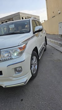 لاندكروز موديل 2014 محرك ٦ سلند ماشية 177 ألف  السيارة مكفولة من الصبغ...