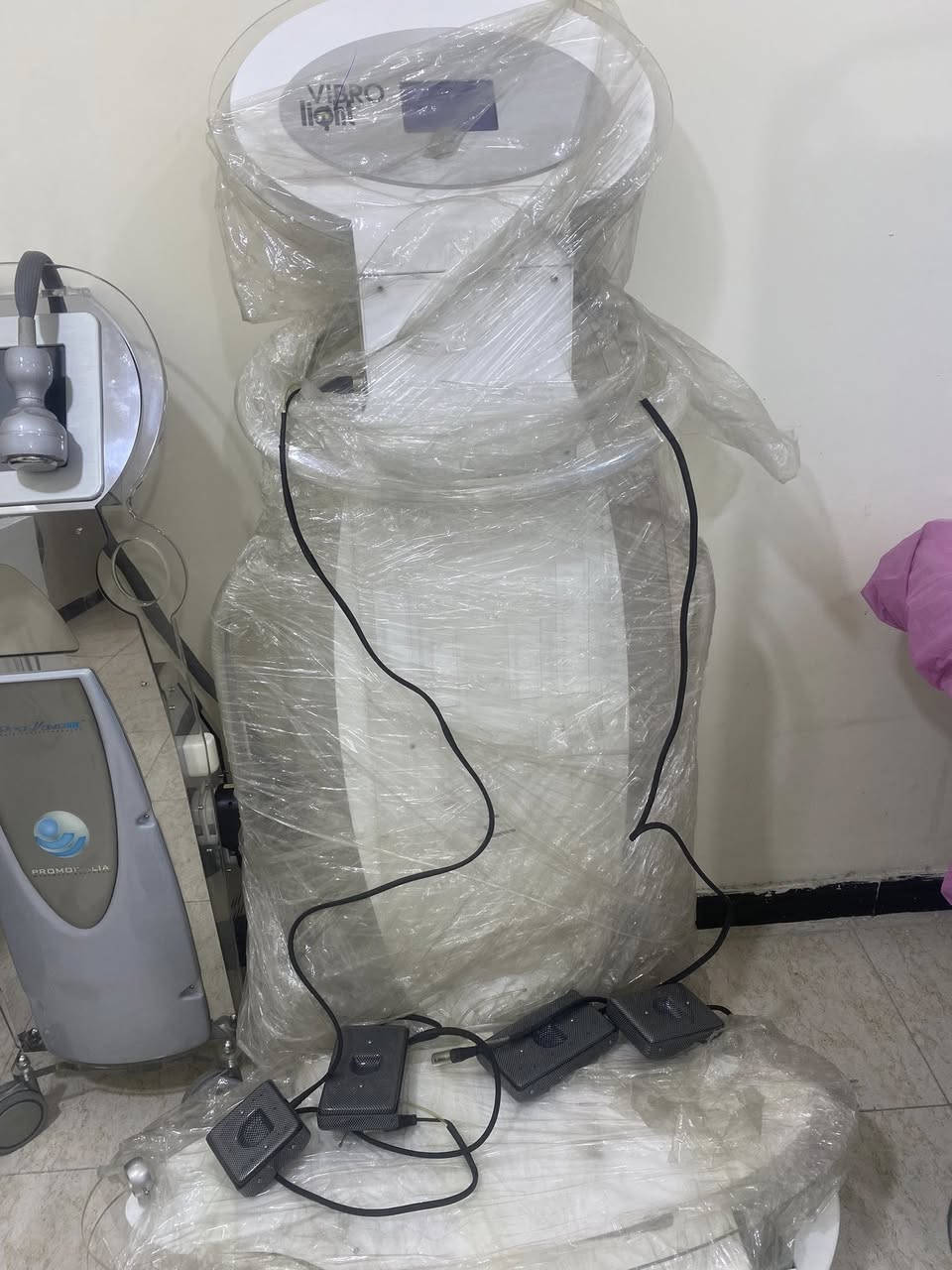 السلام عليكم اجهزه تجميل جلديه وجراحه تجميليه برومو ايطالي اصل المنشأ شركه الام ميلان ايطاليا اجهزه استعمال قليل جدا جانن بمركز فايف ستار للبيع والتفاصيل على هذا الرقم ***********
