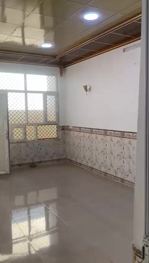 دار سكني للبيع زراعي طابو صرف 
مساحة 150متر
واجهة7.5×نزال20
غرفتين نوم +صالة كبيرة
استقبال+ومطبخ
صحيات داخلي و خارجية 
سيراميك ارضية و جدران 
الموقع تحرير الزراعي نهاية شارع محمد ليلة
السعر التواصل على الرقم ***********
علما ان البيت مؤجر حالين
