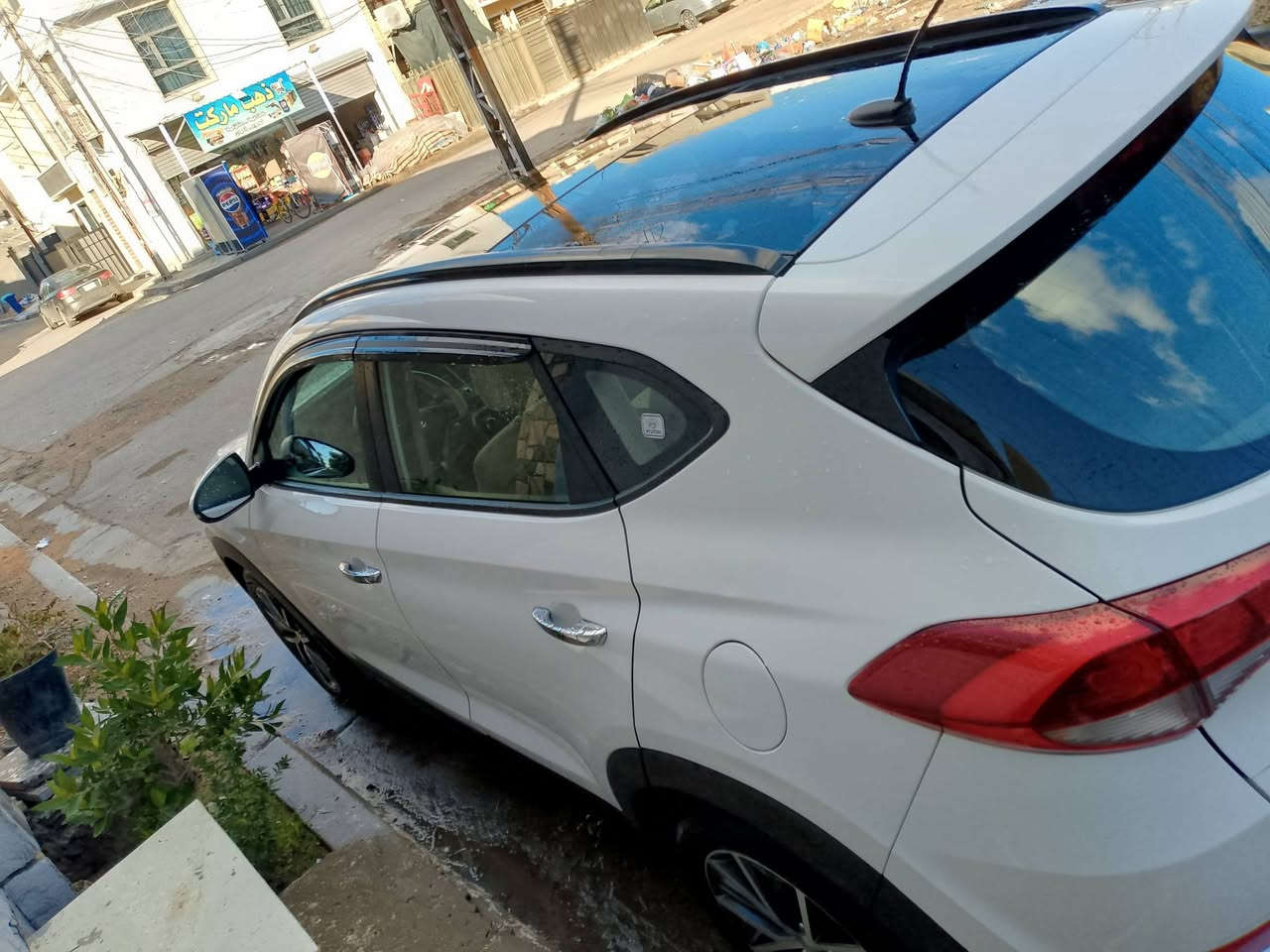 توسان 2017 خليجي ما بيها صبغ بس بارد خفيف بالباب السعر 176 الموقع بغداد حي الجهاد ***********
