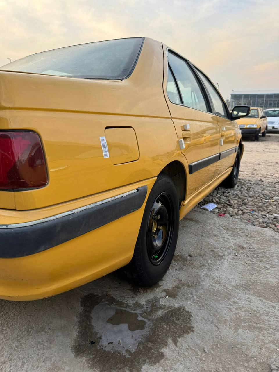 السلام عليكم بيجو بارص 15 مكينه كير حداديه مكفوله سياره جديده وضع الشركه تخم تاير  كلج جديد مصفره هيه وغرامات مكنها بغداد مدينه الصدر *********** السعر و52 بيها مجال بسيط
