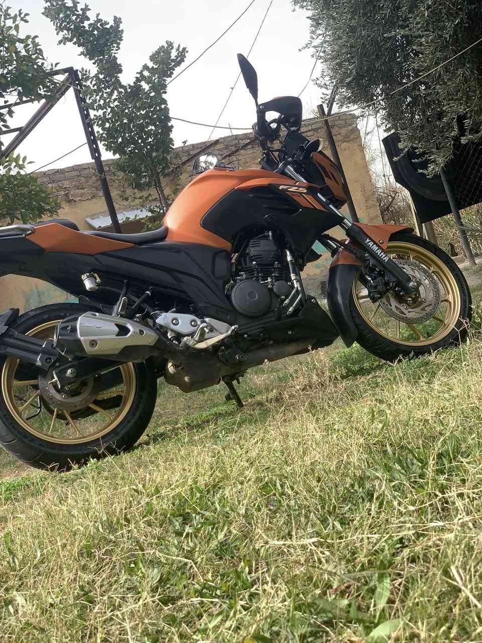 سلام عليكم
للبيع و مرواس ايفون حسب القناعه 

دراجه ياماهه FZ250cc

دراجه منفيس 

مفتوحه المكينه مجفته تجفيت مال فطاحله محور بيه سلف

دراجه معروفه مواصفته وسعار 

نضافه مثل ما شوف كدامك 

موديل 2025
مكاني بغداد 
خاص موجود 
سعر مليون 150بيه مجال مراوس ايفون حسب القناعه
***********
