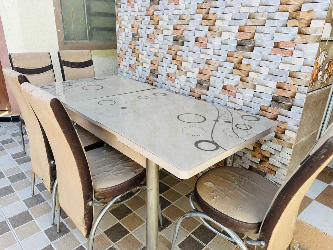 ميز طعام سلايت للبيع 6 كراسي السعر 125 الف الاتصال على الرقم
***********
