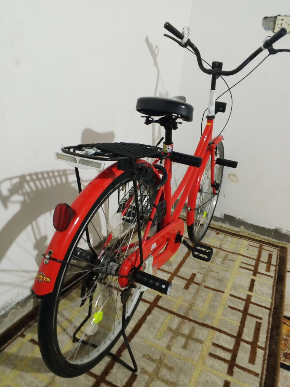 سلام عليكم بايسكل للبيع موديل 17 بايسكل نضيف سعره 160 وبي مجال مكاني صناعيه حمدان مقابيله رقم هاتف ***********
