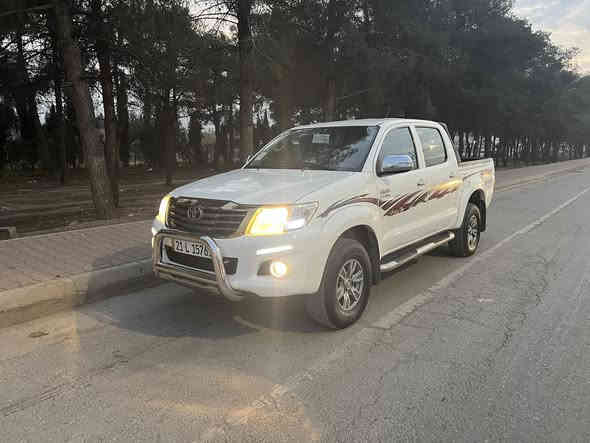 السلام عليكم بيكم هايلوكس عالية 
اربعة سلندر مكينة 2700 نهرو ام البطل
السيارة مكفولة بيه بارد فقط وصور السونار موجود محرك بلادي ما مفتوح ولا مصلح 
لا تنقيص ولاتبخير 
السيارة ماشية 177 الف 
كير عادي سنوية 2030
رقم سليمانية 
مكان السيارة بغداد العامرية 
السعر 210
***********
