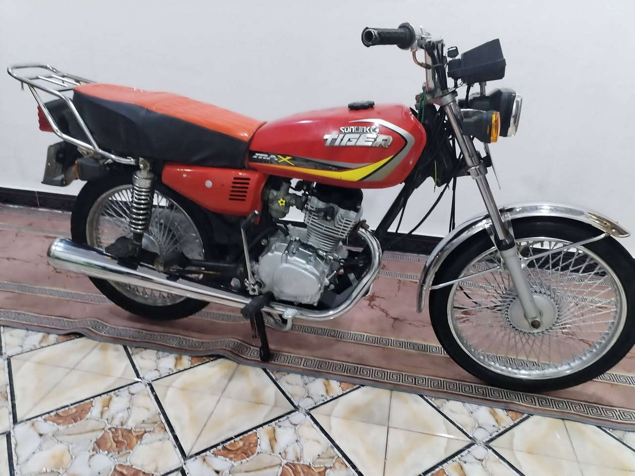 دراجه تايكر للبيع رقم وسنويه موديل 21 جديده كلش كهربائيات كله شغاله تحويل تاني يوم السعر مليون و 550 )  1550 ) وبيه مجال قليل مكاني بالزبير الشراي يتصل ***********
