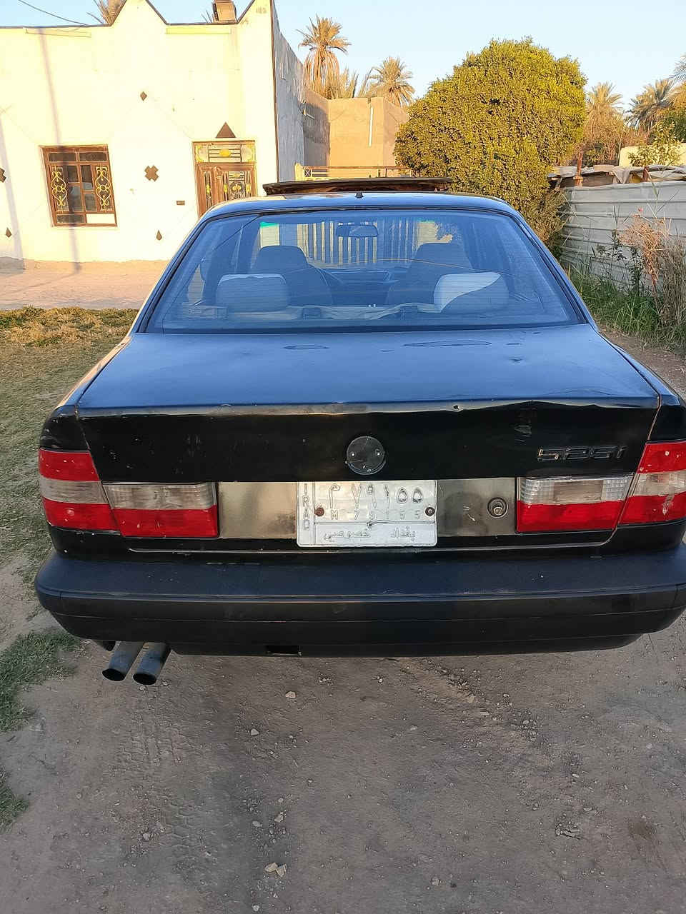 السلام عليكم سيارة بيئم اللبيع سيارة كاملة حدادية وكهرابايات تحتاج بس دبلات خلفي سيارة حجم 5025كير ومحرك نضيف هاذة رقم تليفوني والي يريدها بخدمتة ***********
