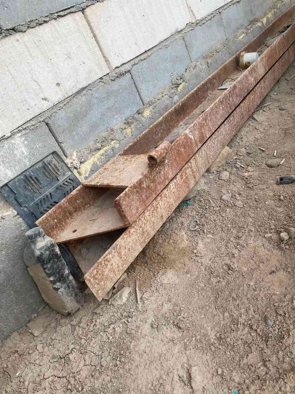 سلام عليكم تعلاوت قويات حديد قوي الطول ٥ وربع السعر ٣٥٠ وبيه مجال مكاني بصره مدينه للتصال ***********
