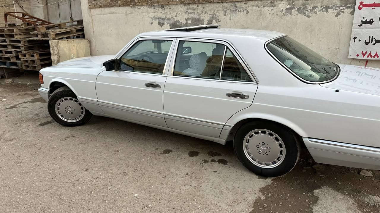 ياالله السلام عليكم مارسيدس جامبو مديل 91 حجم 300 sE
قصيره
لون ابيض ثلج
رقم دولي جديد بسمي
سياره كفاله عامه ماشيه 70 ميل حقيقي وين معجبك افحص
سياره لوك جديد مخزونه اكثر من 14 سنه كفاله عامه من كلشي فقط بيه صبغ احزام سكن  فقط على وضع الشركه فول كهرباء السياره دخل جلد رصاصي كراسي عنوان بغداد ***********
