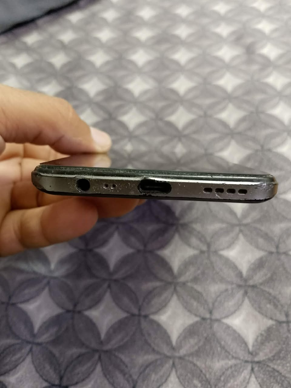 ريلمي 8 بيه فطور قليله بالكلاس مال شاشه وشرط شاشه اصليه كله شغال بدون اي خلل بصمه شاشه ذ١٢٨ 
السعر ٦٠ وبيه مجال قليل
