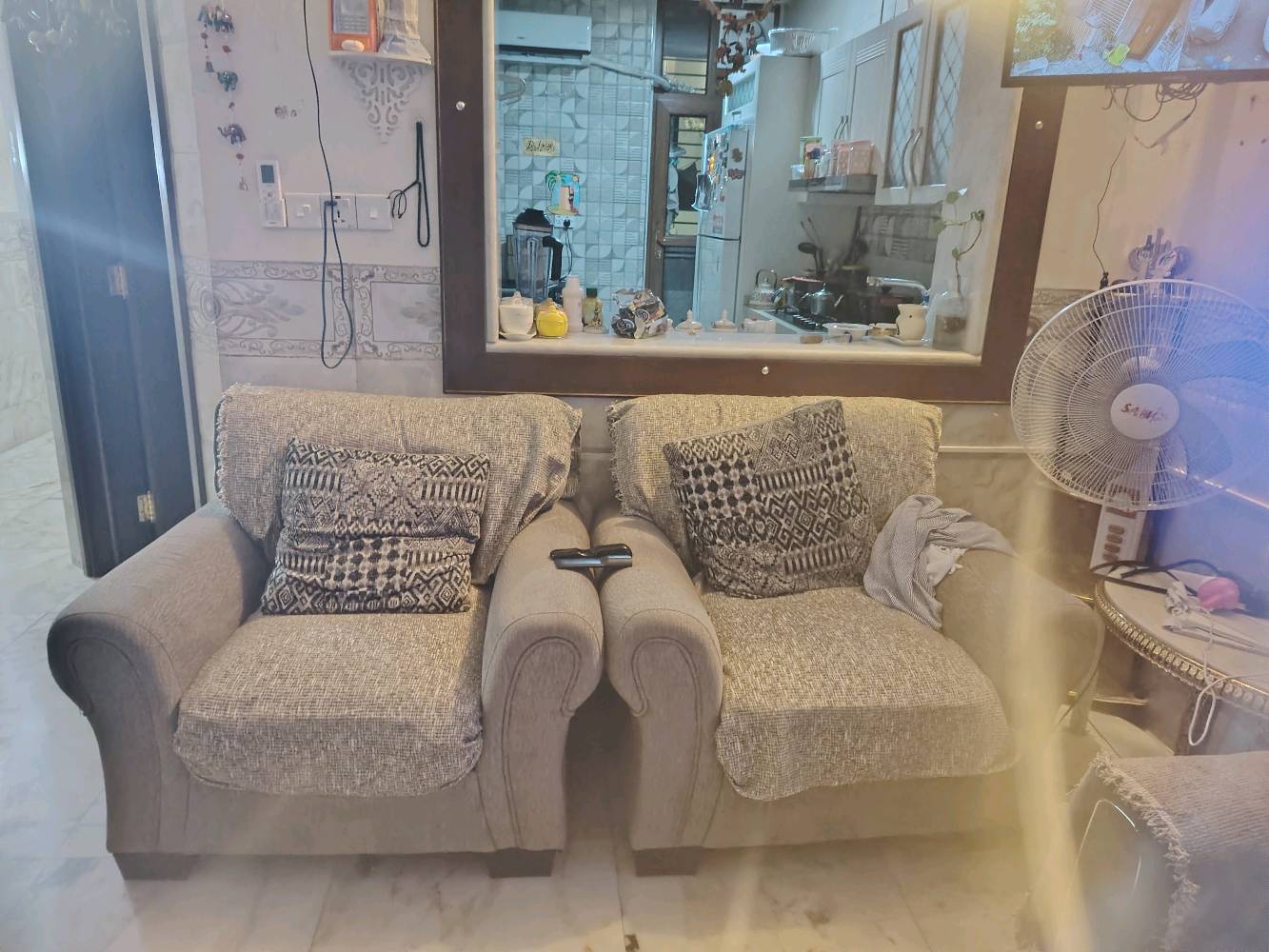 كراسي عدد 2 مستعمل نظيف جدا جدا السعر 150