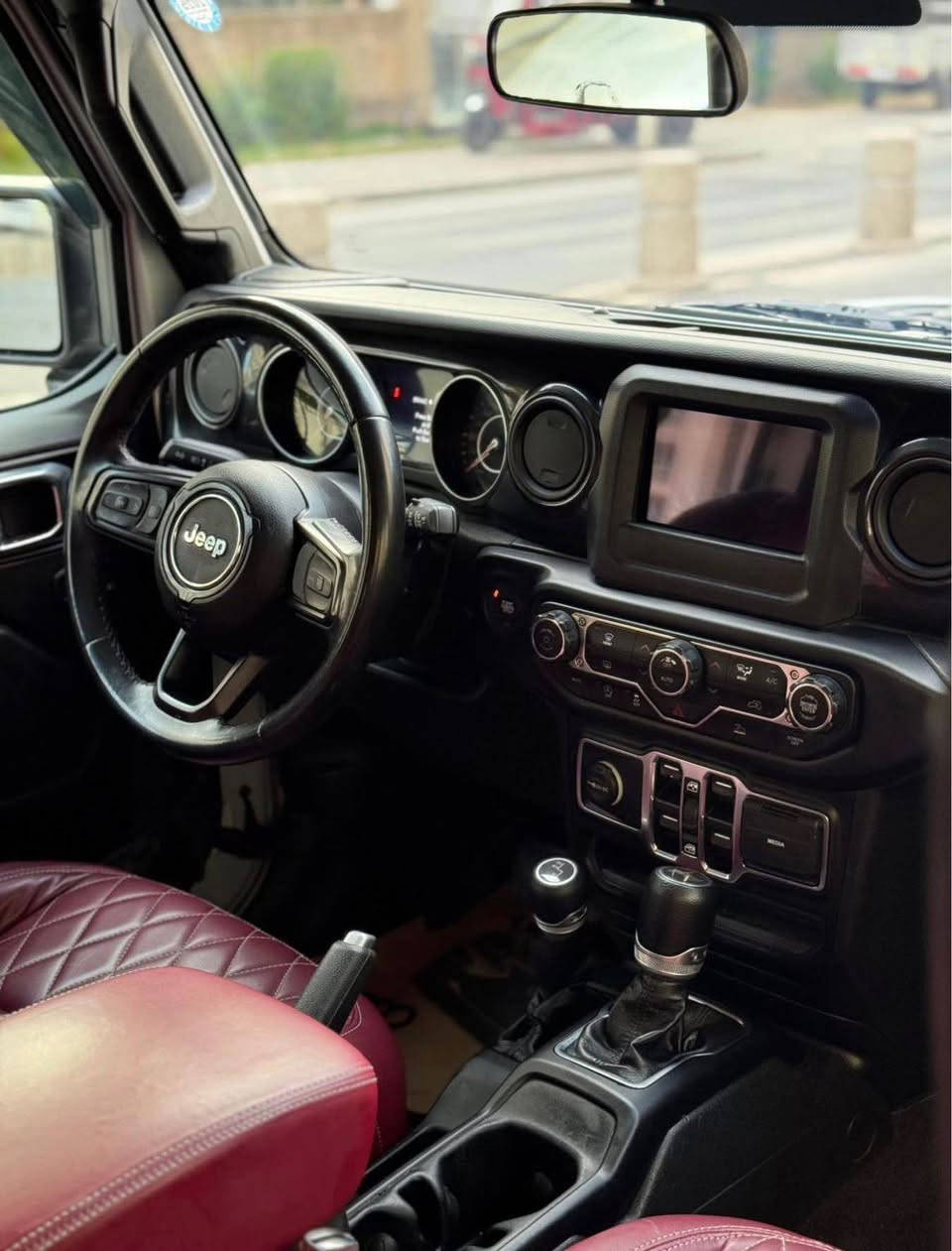 Jeep wrangler 2022 unlimited 
جيب رانكلر 2022 V6 انليمتيد 
كامل محول روبيكون 
دخول ذكي 
بسمة 
شاشة كبيرة 
بدون دواخل
ايرباك بس ستيرن 
ماشية 27 مايل 
سعر جوه كل السوك235 قفل ورقة 
صبغ بس حواف الجامة امامية 
بونيت جاملغ مبدلات بيلادي شريكة 
مكاني اربيل أربيل, العراق


**إذا كنت صاحب هذا الإعلان وتريد حذفه لأي سبب، رجاءا أرسل رسالة إلى الدعم الفني**