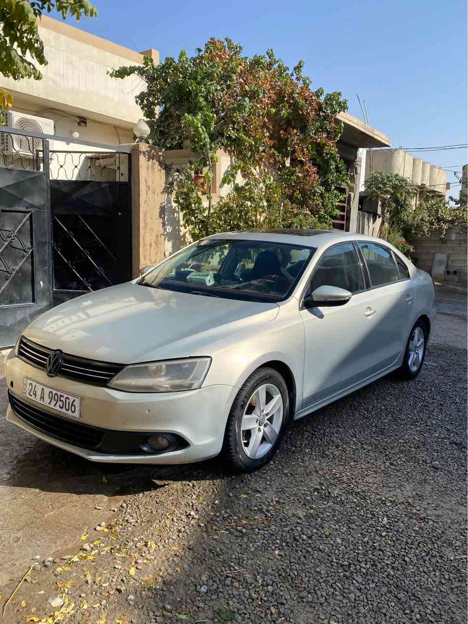 جيتا 2011 خليجى  مةكينة 20 بى توربو   مةرغوب 
2 بارجةى كوراوة و  بوياغة  بى زورى بى ايربةك فول  فول مواسه فات هه موو شتى به شه رت كير مه كينه ته بريت كارةبايةتى هةموو  به شةرت   
3 كيرة توماتيك و عايدي و سبورت 
سلايت و چوار چام  کارەبا+ئۆتۆ
ئاوێنە کارەبا+ئیشارەت
‏ AUX وBT 
8 ارباك تەبرید مەرکەزی لەسەر سویج
ویل کەپ
5بالیف
لایت بەرز و نزمی
دوو شوێنی چەرخ
گێر و مەکینەی نەکرایتەوە جوارتاية تازة مانگيكة بوى بستراوة سةنةوى نوية تا مانگى 8/2030 بةناوى خومة هةزى تازةية داواى 108 گةلاو مجال 
ژ.م ***********-***********

جيتا موديل 2011 خليجي مكينة 2 الفين بدون تيربو  مرغوب قطعتين تبدلي سبغ بدون دواخل بدون ارباك   بونيت و  جاملغ  نفر 
سنوية جديدة  لحد 2030/8
اربع جامات  کارەبا+ئۆتۆ
مراية کارەبا+ئشارة 
‏ AUX و BT 
‏ABS
 8 ارباك 
تەبرید مەرکەزی
ویل كةب 
5بالیف
تحكم لايت عالي و ناصي 
سيارة بأسمي تحول و وكاله بشرط  كير و محرك و تبريد كهربايات كلها بشرط كير اوتوماتيكية  و عادي و سبورت 
 تخم تايرات جديد صارة شهر 
السعر 108 وبيها مجال 
رقم موبايل *********** -***********
- رانية, السليمانية
