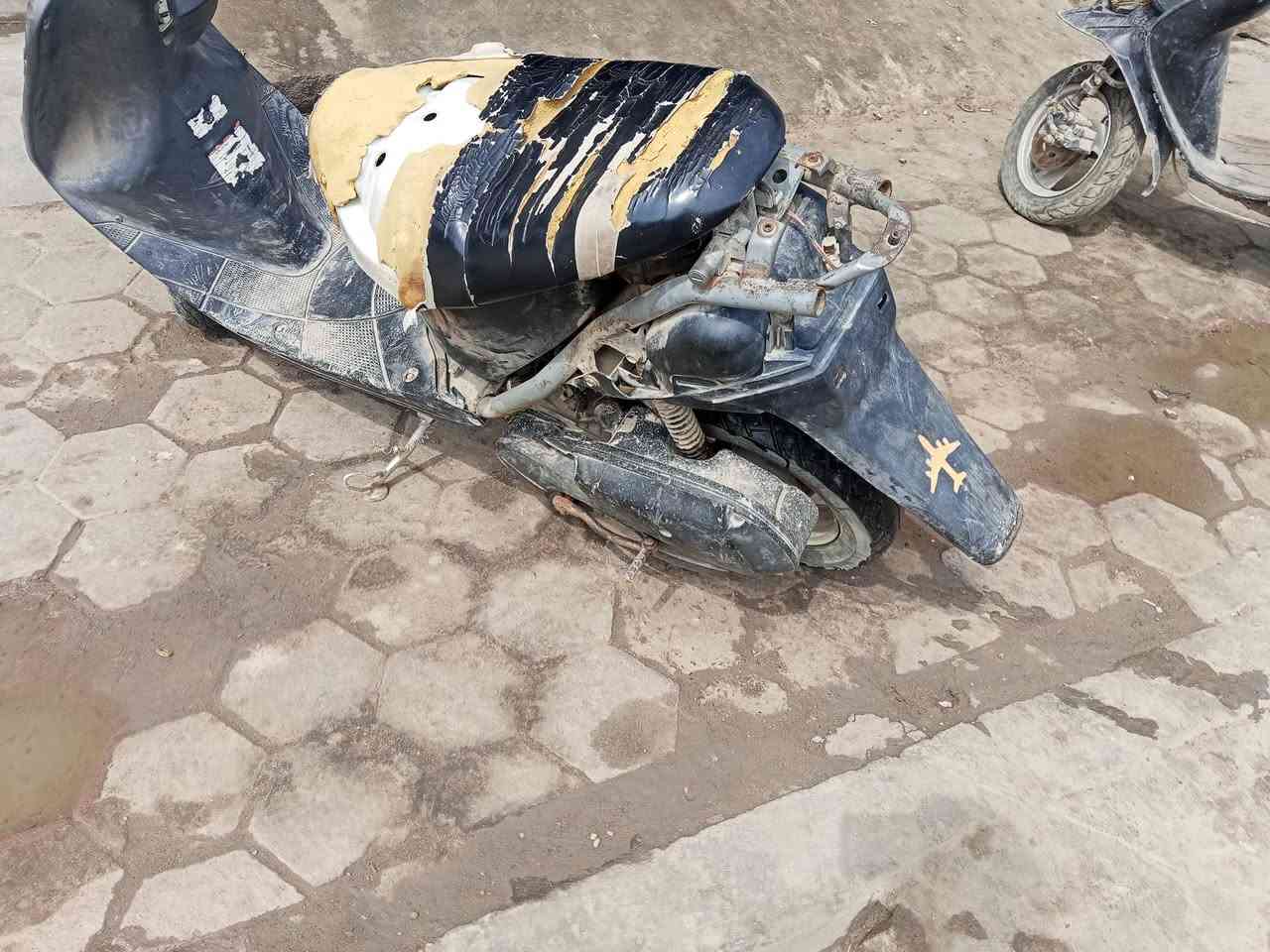 السلام عليكم شباب دراجه يومها عصوري ودراجه سازوكي للبيع شغالات تواصل ***********
وعقوله ثنين رياضي
