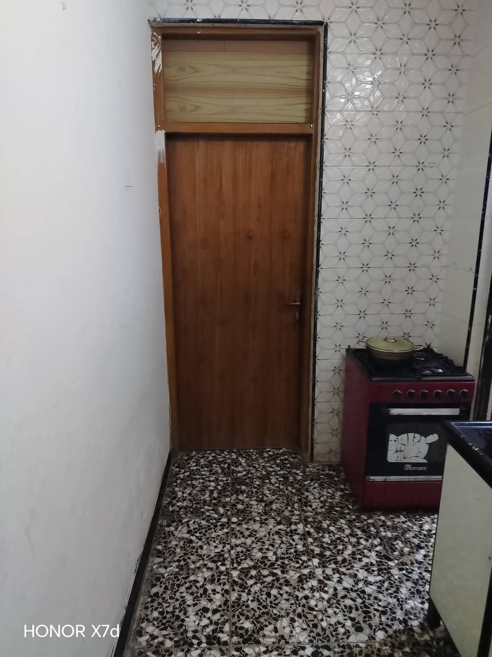 رهنيه 50 متر ثلاث طوابق اربع غرف نوم وصاله ومطبخ الخطيب الزراعي شارع خوله رهنيه 26 وايجار 100 استفسار واتساب *********** مكتب ابو حيدر للعقار قرب المولد الحمره
