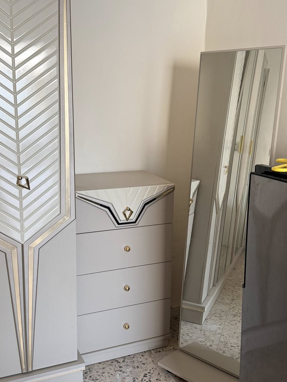 غرفة نوم مستعملة للبيع
تتكوّن من 9 قطع
� الحالة: 100‎%
💰 السعر: مليونين دينار
🚚 النقل والفتح والشد على المشتري

للاستفسار والمزيد من التفاصيل، يرجى المراسلة على الخاص او الاتصال على الرقم الاتي ***********
